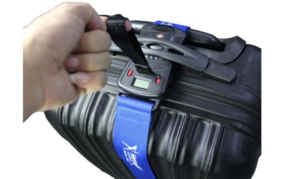 How to use a luggage strap